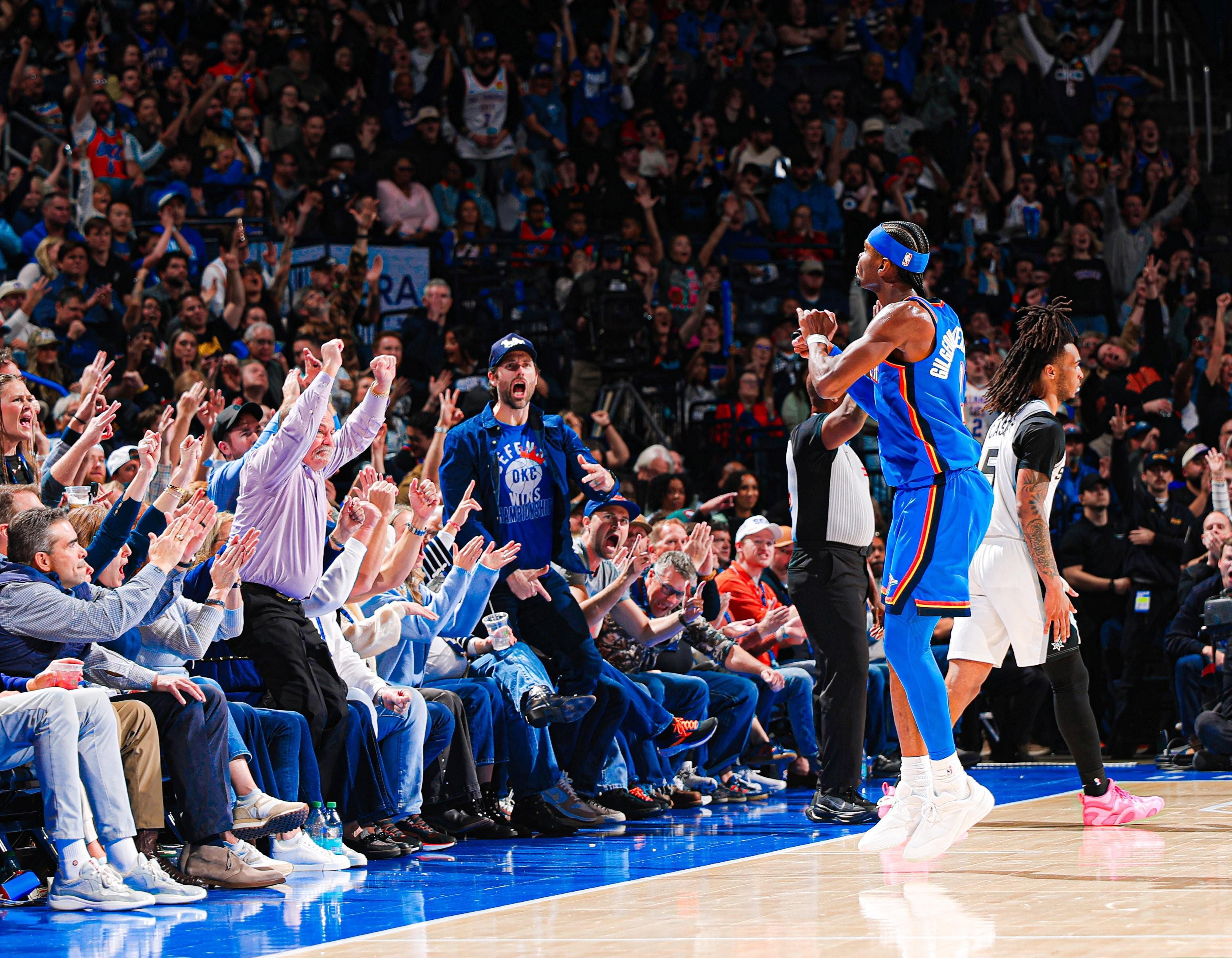 力压文班，亚历山大本场贡献4盖帽，马刺全队仅3次&文班1次