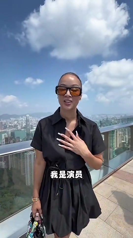 老baby杰伦-格林的40岁女友开通小红书我爱中国