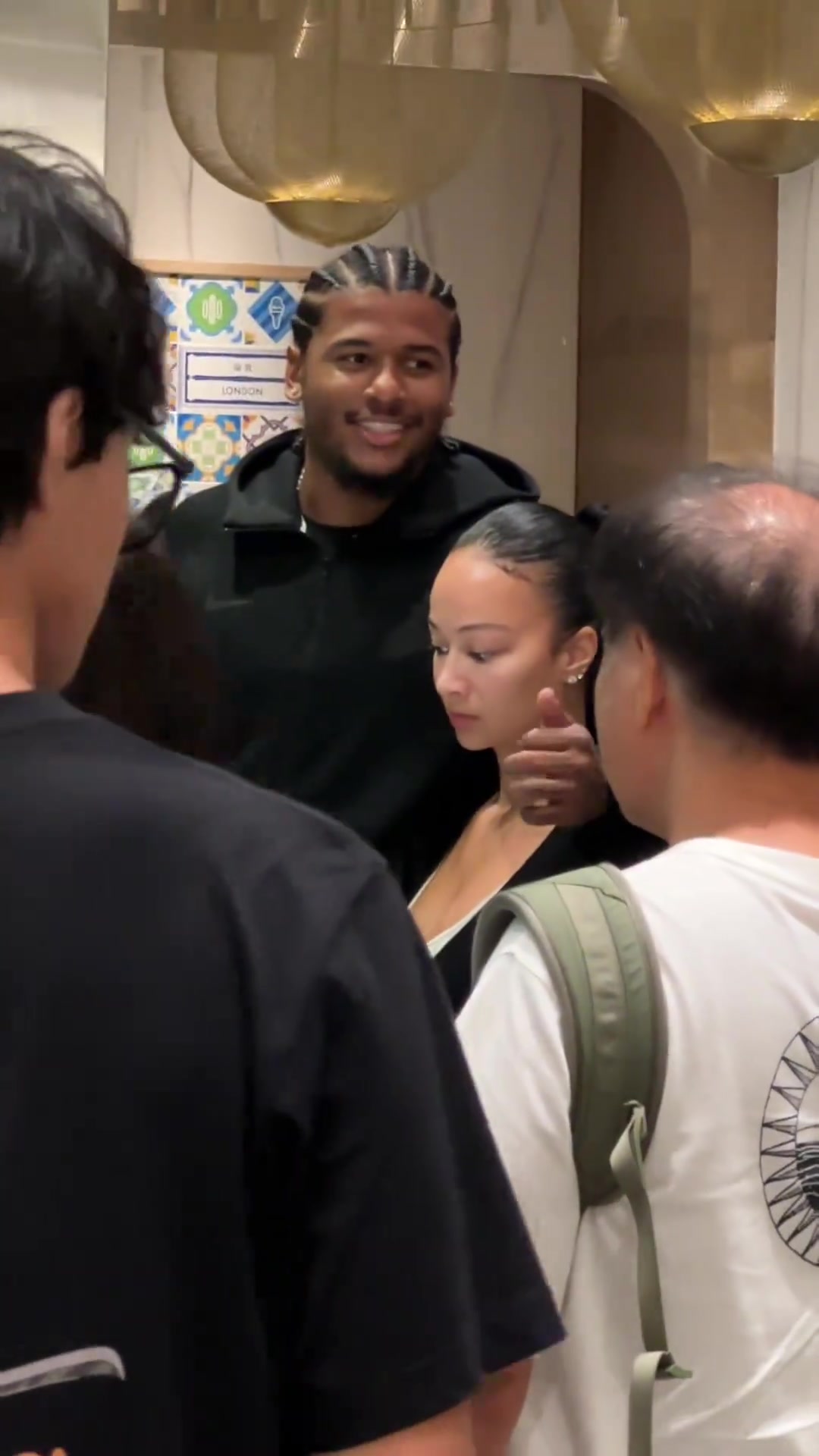 该说不说杰伦格林女朋友长得真带劲